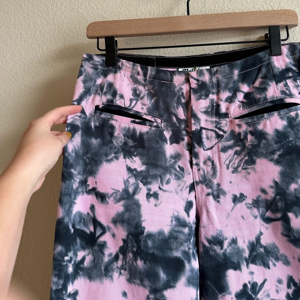 Emma Mulholland on Holiday Kokomo Tie Dye Pants - Picture 10 of 12